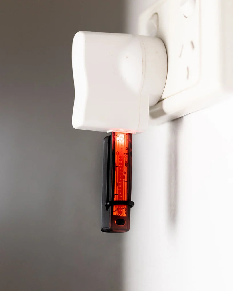 Knog Plus Free Wearable Rear Light - 20 Lumens - Sportandleisure.com