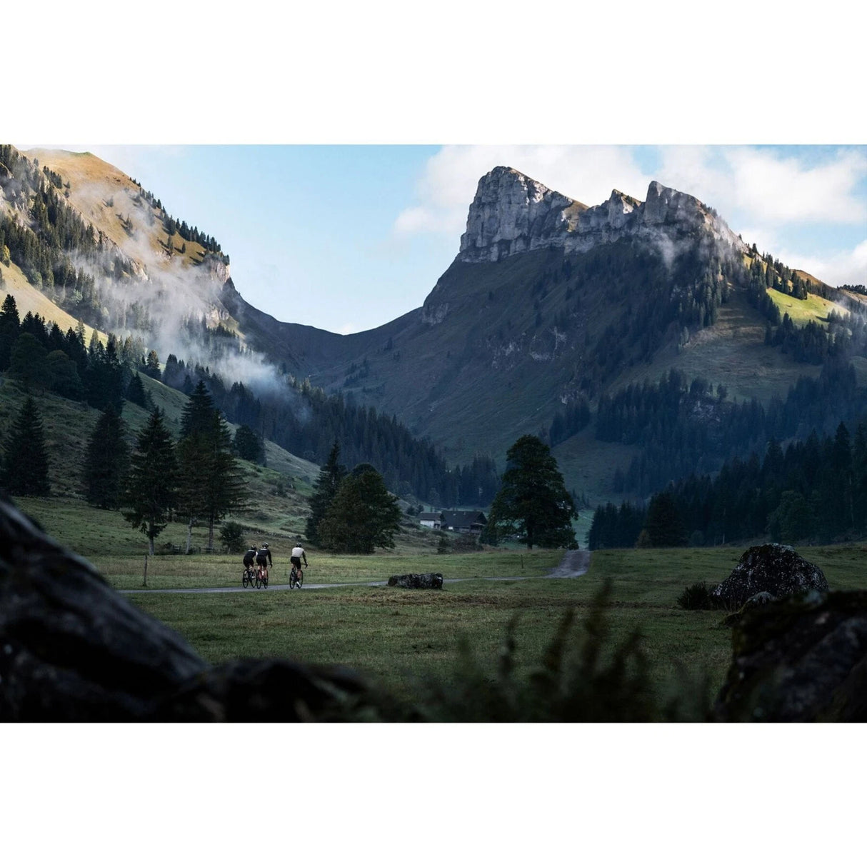 DT Swiss E 1800 SPLINE 23 Center Lock Disc Wheelset - 700c - Sportandleisure.com