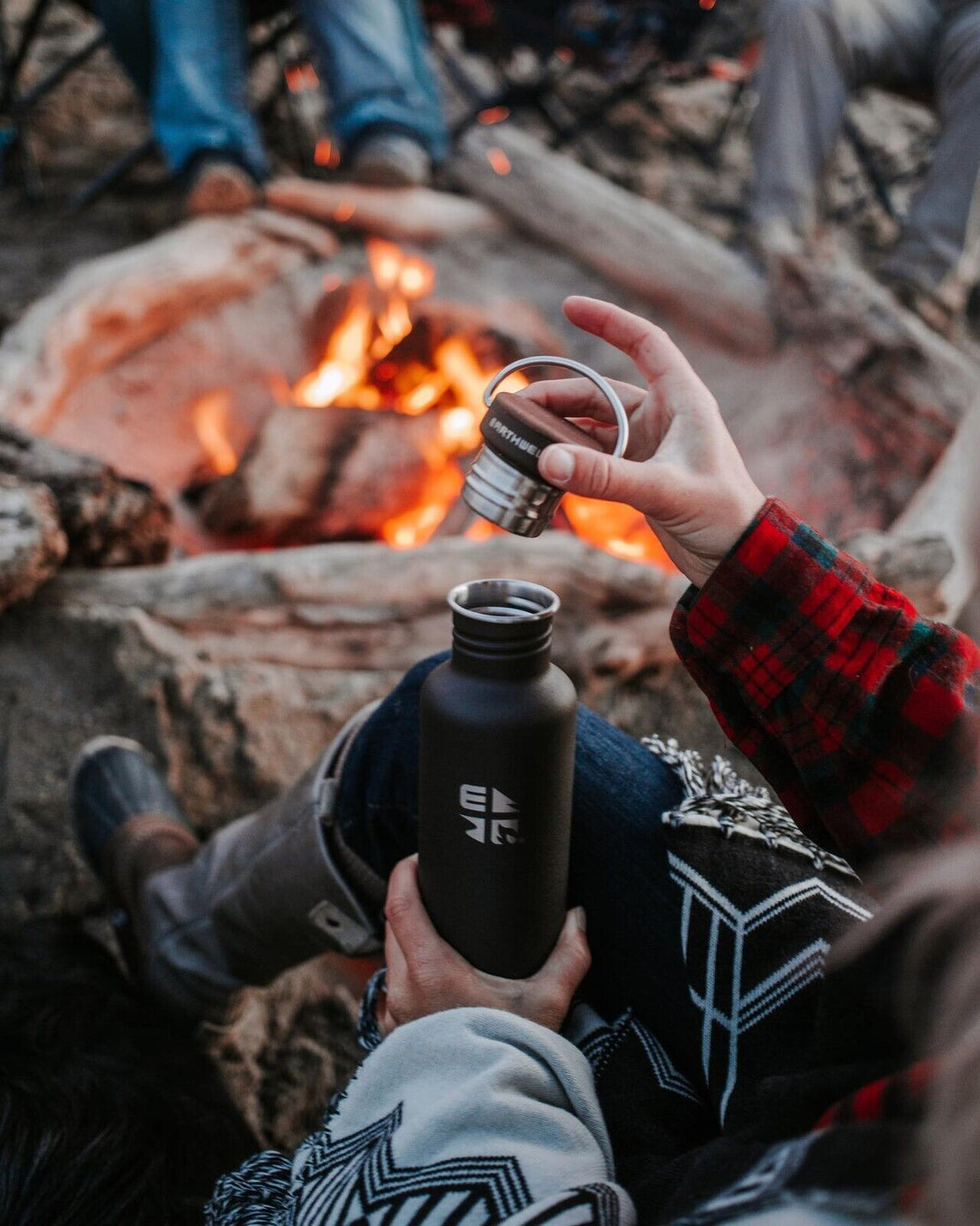 Earthwell Woodie SW Bottle - Walnut Cap - 800ml - Sportandleisure.com