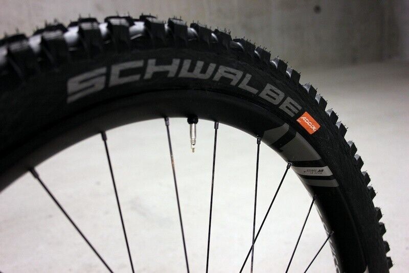 Schwalbe Magic Mary Evo TLE Snake Skin Folding Tyre - 27.5 x 2.35 - Sportandleisure.com