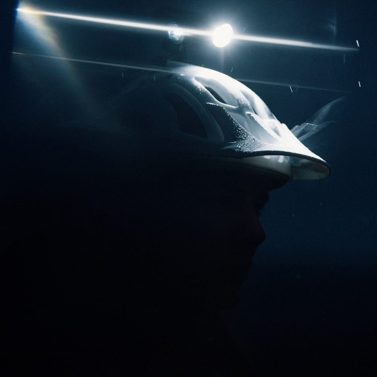 Moon Vortex 1300 Pro Front Bike Light - Sportandleisure.com