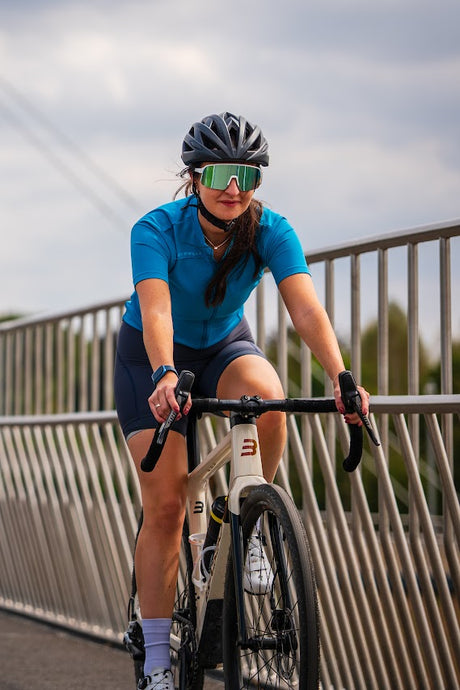 Descent Ora Cycling Sunglasses with Vistra Photochromic Lens - Sport & Leisure